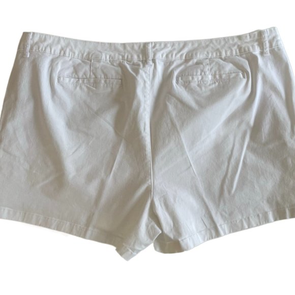 a.n.a. Women's Plus-Size 26 Mid Rise Chino Short 4.5" - WHITE - Picture 7 of 12